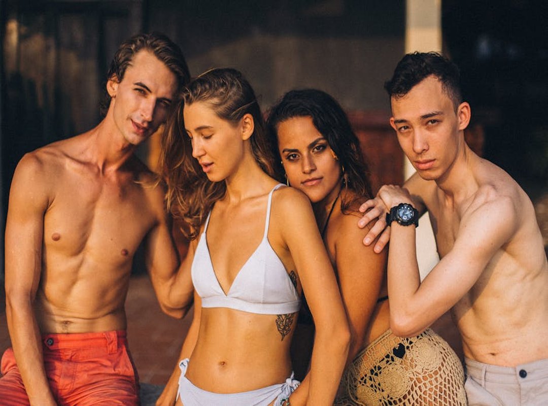 Who Can Play Zhimbom Game